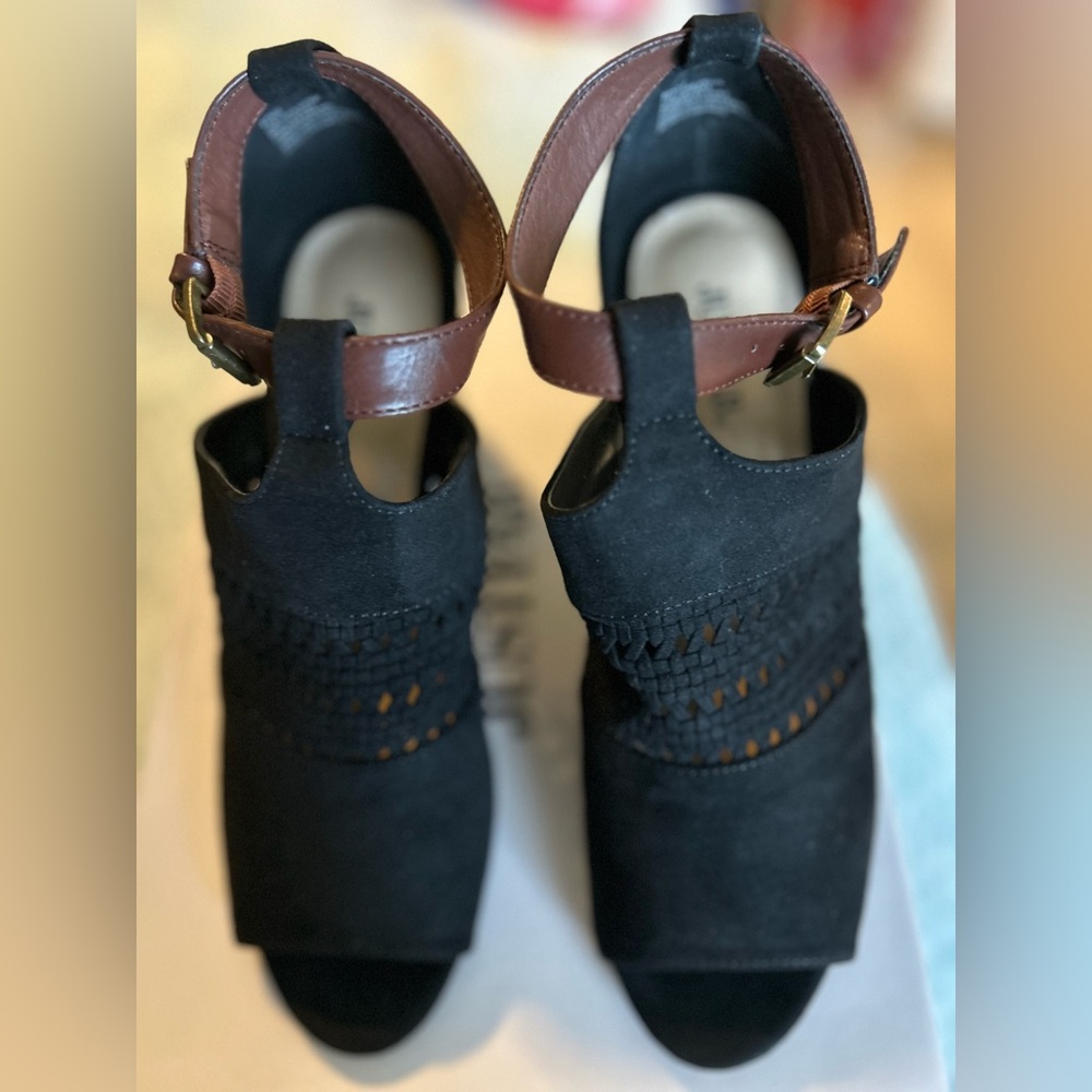 Elegant Black and Brown Women's Shoes